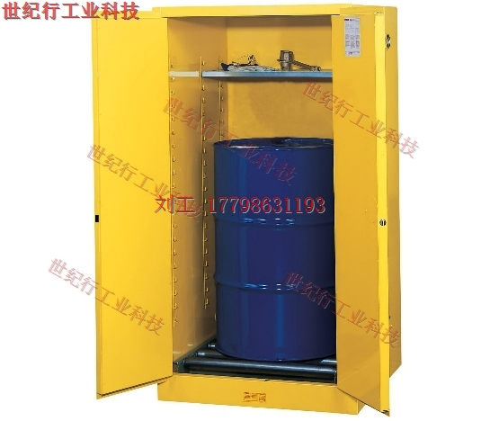 材质说明: 1:材质:具有38mm隔离气层的1mm钢板双壁结构、中间加防火棉,全焊接,非铆结构使其拥有更长的使用时间,因为减少了空气间隙可在着火时提供更好的防护。 2:内外部喷涂前经酸洗磷化处理后覆有环氧和聚酯混合耐防化无铅图层,保持高光洁度并最大限度的降低腐蚀和湿气及紫外线的影响。 3:连续钢琴铰链便于平滑关闭。 4:三点联动闭锁安全的保护柜内物品、预留挂锁扣(可配挂锁)增加安全性,独特的抓握垫提供可靠的把持力。 5:醒目的反光标签,在火灾情况下具有高可见性。 6:焊接的隔板挂钩连接隔板提供最大防滑性