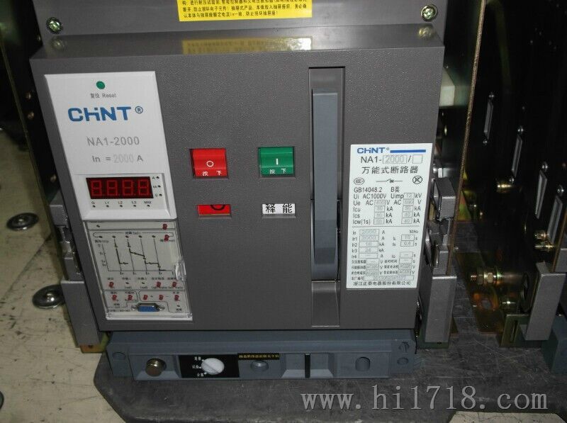 > 新款批发高仿正泰na1系列智能型式断路器 > 高清图片